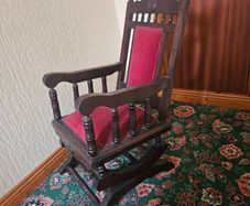 Antique 20th century Spindle Rocking chair