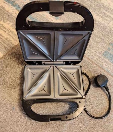 sandwich toaster/ maker