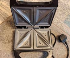 sandwich toaster/ maker