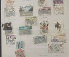 1974-2005 Spain Stamp (WH Smith) Stockbook 28 pages 14 leaf with predominantly Used Spain but Miniature sheets noted as MNH