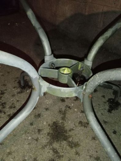 Mesh round garden table