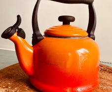 Le Creuset Classic Whistling Kettle Volcanic Orange Flame  2.1L