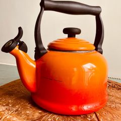Le Creuset Classic Whistling Kettle Volcanic Orange Flame  2.1L