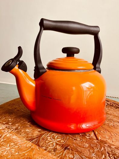 Le Creuset Classic Whistling Kettle Volcanic Orange Flame  2.1L