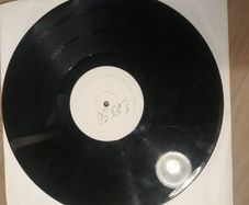 Drum and Bass Vinyl Records (few deep house + Breakbeats)