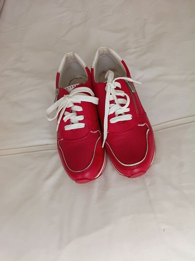 Shoe