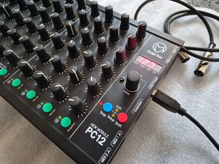 Faderfox PC12 - MIDI Controller
