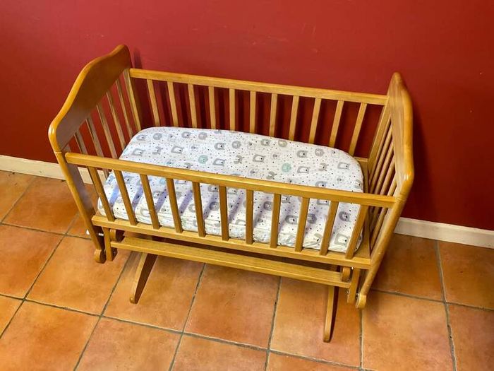 Babylo Timber Glider Crib With Mattress | Excellent Condition