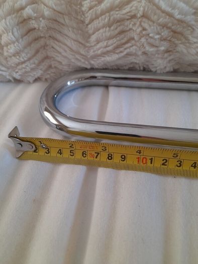 Wall mounted towel rack