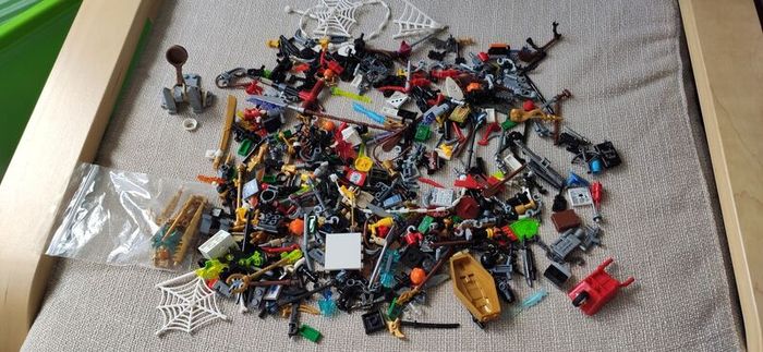 LEGO Collection (2011-2018) Mixed Figures & Bricks, Blue Ninjago NRG Zane figure with his spinner.