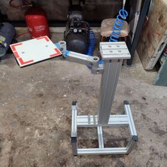 Adjustable aluminium stand