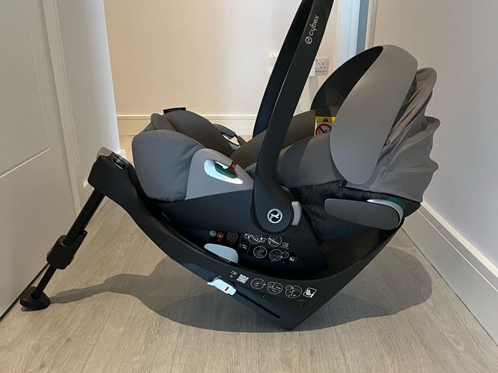 Cybex Cloud Z i-Size Infant Car Seat + Base Z2 (Platinum Line)