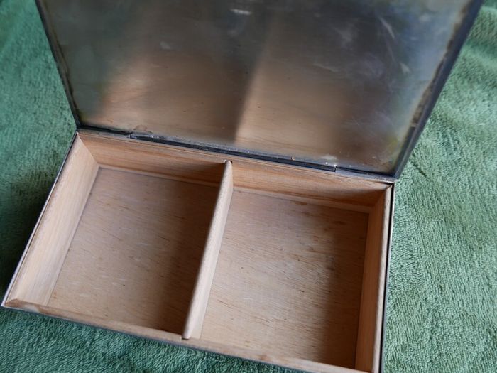 Vintage 1981 Silver Plated Box, beautifully engraved with a wooden interior