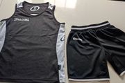 Basketball kit Spalding reversible black and white 10-11 years size 140