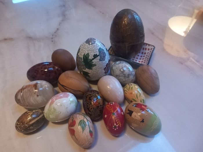 16 eggs, stone, metal, wood, painted, D18 post 8e