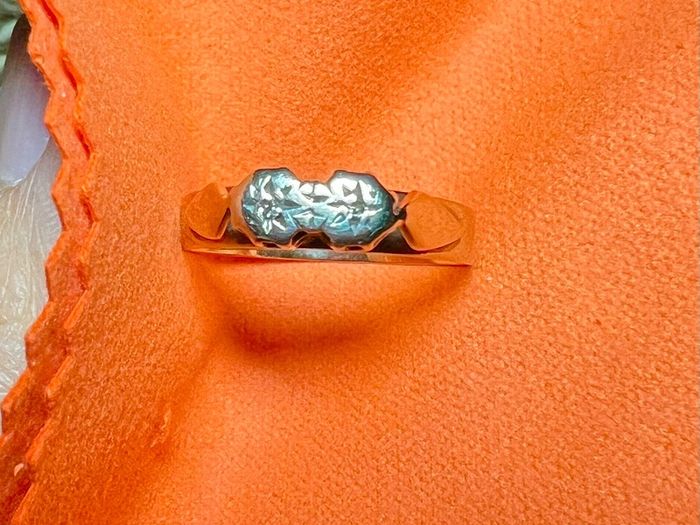 Vintage 9ct Gold Star-Cut Pattern Dress Ring