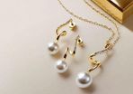 Stylish Pearl Jewellery Set: Necklace + Earrings