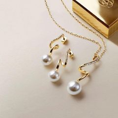 Stylish Pearl Jewellery Set: Necklace + Earrings