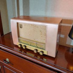 Vintage 1950s Philips Radio Upcycled Bluetooth Speaker