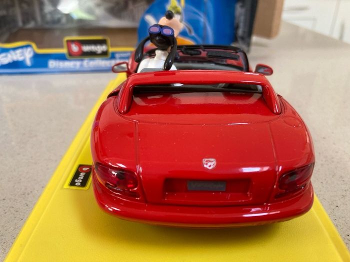Disney Goofy Dodge Viper 1/24 Burago