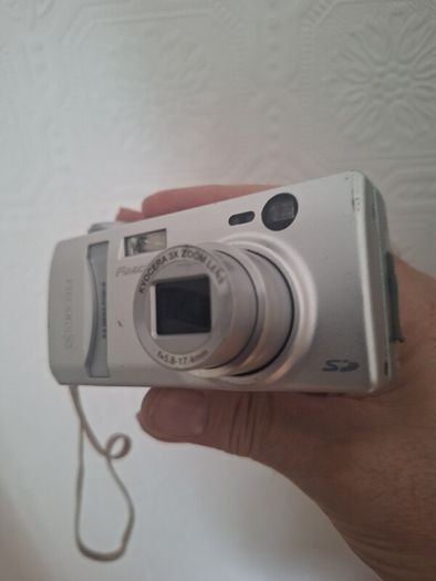 kyocera finecam l3 digital camera with batteries + 2gb card