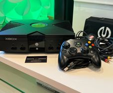 Original Microsoft Xbox Classic Console Bundle + Official Controller S & GTA Vice City Game