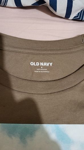 old navy small dark cream t shirt