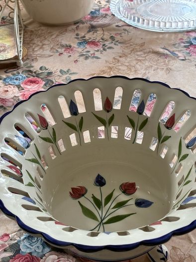Stunning Vintage Large hand painted centrepiece (RCCL 399)