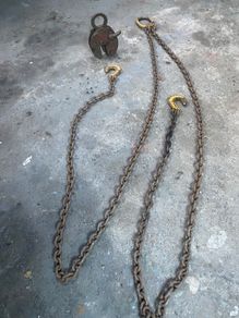 Plate lifter and chains