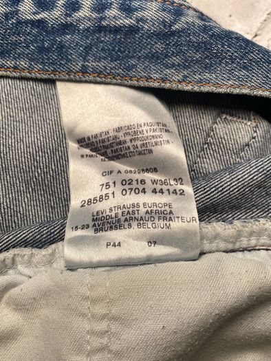 Levi's Ladies Denim Shorts W36 L14/UK16    J-B