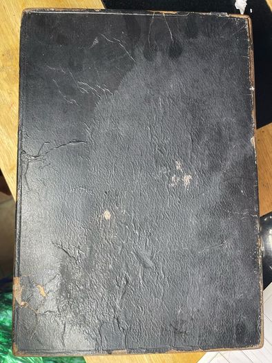 1 antique wooden display box
