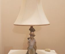 Vintage Spanish porcelain  Villamarchante table lamp  made in Valencia, Spain  hand painted