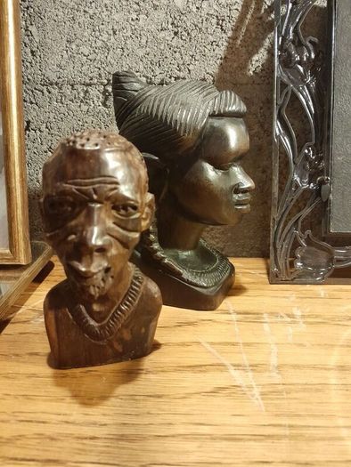 carved African heads