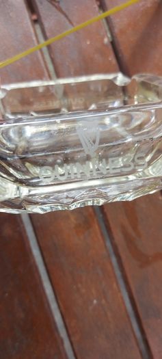 Guinness vintage heavy pressed glass ashtray,,,collectors item, unusual with clear glass ,guinness logo on the 4 sides ,,see pictures for condition, sold as seen ,