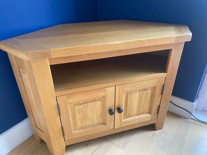 Corner Unit / TV Table