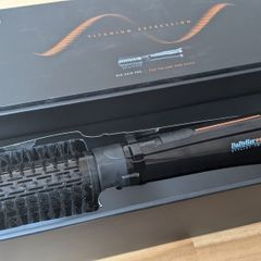 Rotating brush hair dryer