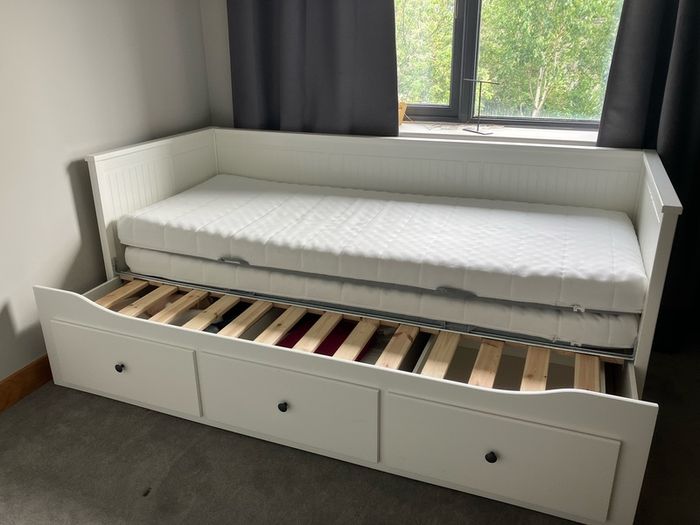 Hemnes White bed +2 mattresses