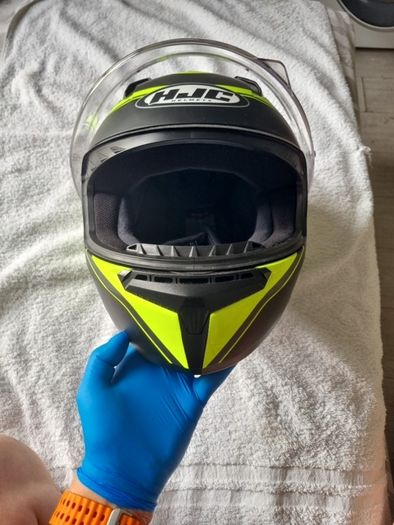 HJC C10 Motorbike Helmet. Used twice (20min all together). Like new. Few scraches like on pictures.