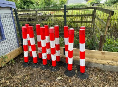 Swingback Reflective Plastic Bollard
