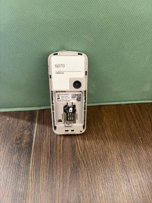29 phones, 4 loose parts, 9 covers and accessories (for parts or repair)
