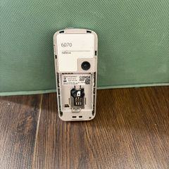 29 phones, 4 loose parts, 9 covers and accessories (for parts or repair)