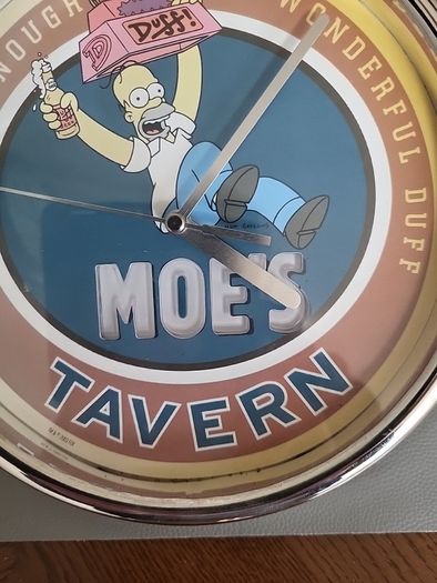 Moe' s tavern clock