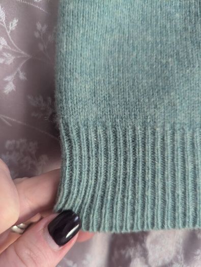 Lambwool seagrass v neck jumper