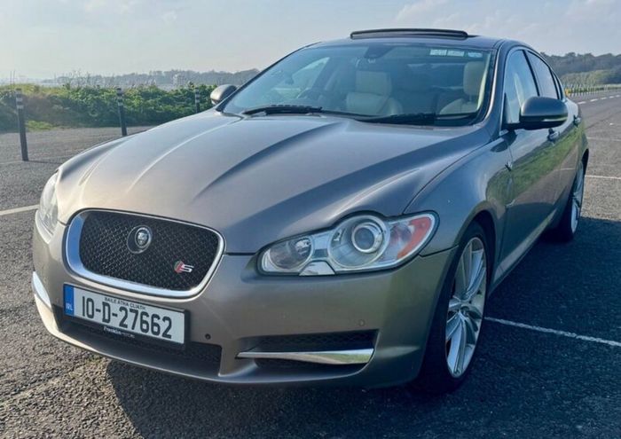 Jaguar XF S Portfolio with V-Rare Sunroof