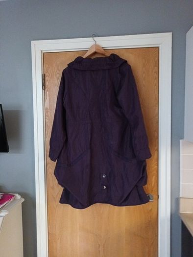 Lailishi Coat. .  S.46- 16/18.
