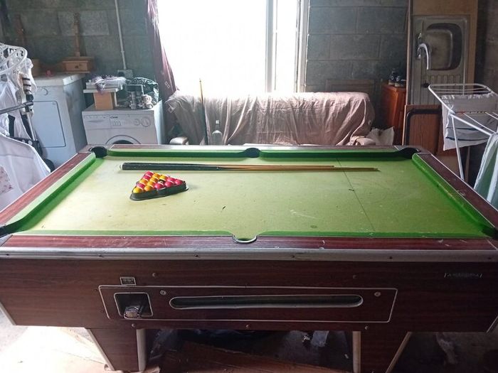 Pool table