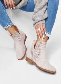 new ankle shoes size fits 2,5-3
