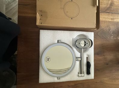 magnifying mirror