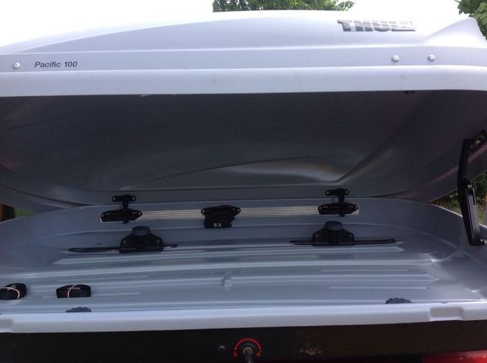 Thule pacific 100 Roof Box & Thule Roof Rack