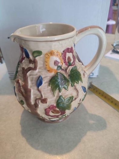 Beautiful H J Wood Relief Molded Vase, Vintage 1950s in Excellent Condition, Hand Painted, Indian Tree design, made in England